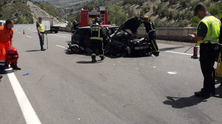 Un herido en un aparatoso accidente en la A-44 Un herido en un aparatoso accidente en la A-44