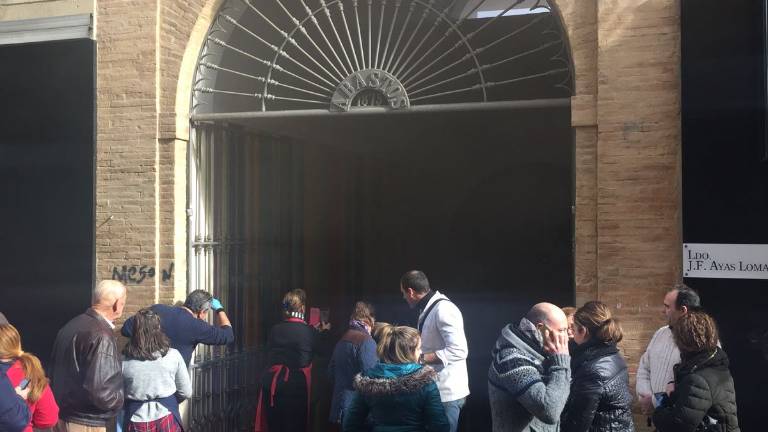 Incendio en el aparcamiento del Mercado de San Francisco con un herido Incendio en el aparcamiento del Mercado de San Francisco con un herido