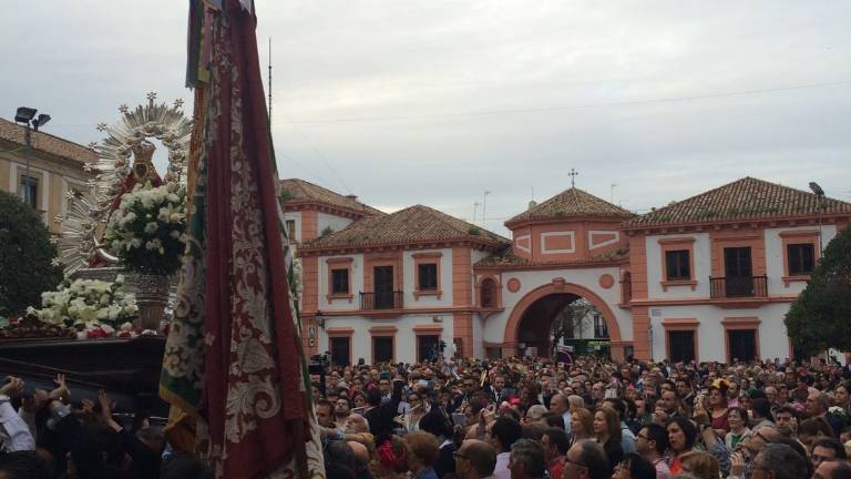 Un gran manto de flores para cubrir de amor a la Virgen de la Cabeza Un gran manto de flores para cubrir de amor a la Virgen de la Cabeza