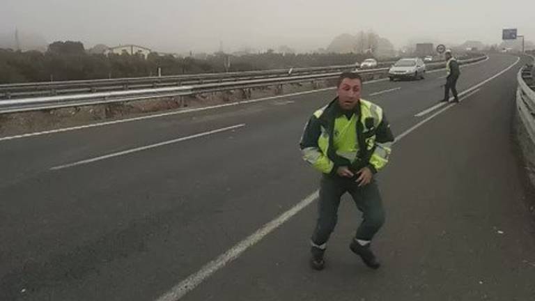 La Guardia Civil detiene a un kamikaze en la A-92 tras viajar cuarenta kilómetros en sentido contrario