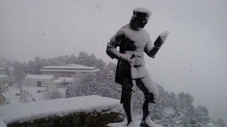 La nieve vuelve a visitar la provincia y causa las primeras incidencias en las carreteras