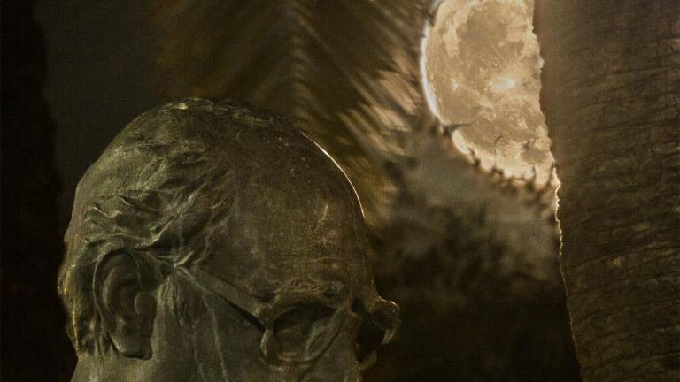 La expectación se desborda para capturar la superluna La expectación se desborda para capturar la superluna