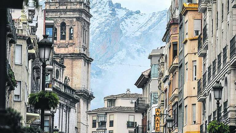 La nieve obliga a circular con cadenas en diez vías