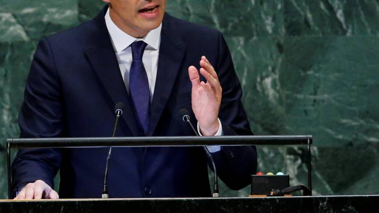 Sánchez avisa de que el acoso puede volverse contra PP y C’s Sánchez avisa de que el acoso puede volverse contra PP y C’s