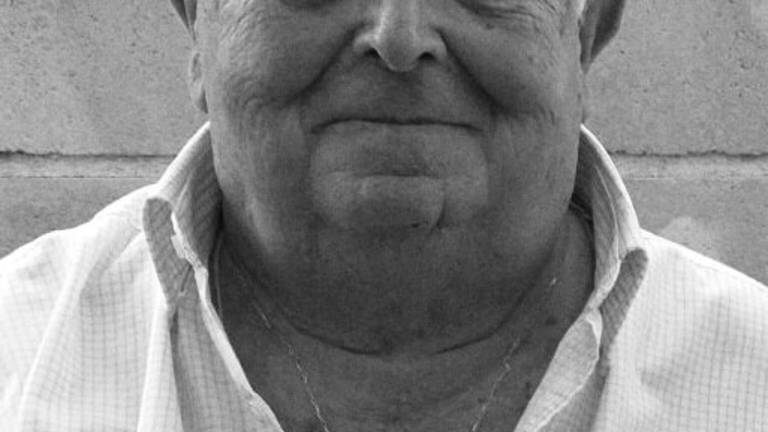 “A nuestro padre y abuelo, todo un caballero que nos dio cariño y ternura” “A nuestro padre y abuelo, todo un caballero que nos dio cariño y ternura”
