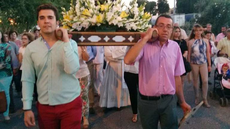 Procesión en Aldea de los Ríos Procesión en Aldea de los Ríos