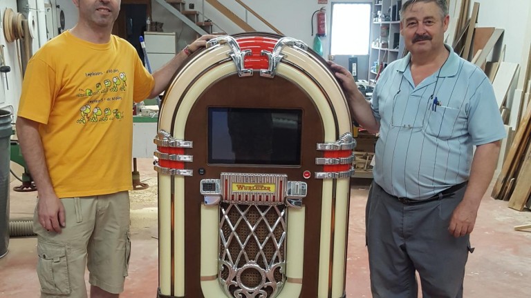 Una bella máquina de discos “made in Torredelcampo”