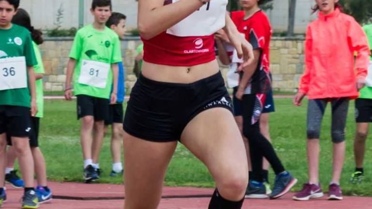 Paula González brilla en el Provincial con un oro en 500 metros y plata en 1.000 Paula González brilla en el Provincial con un oro en 500 metros y plata en 1.000
