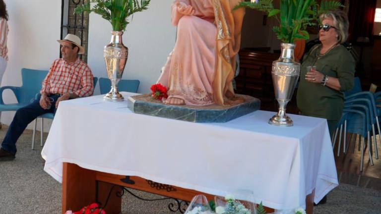 Una emotiva ofrenda floral Una emotiva ofrenda floral