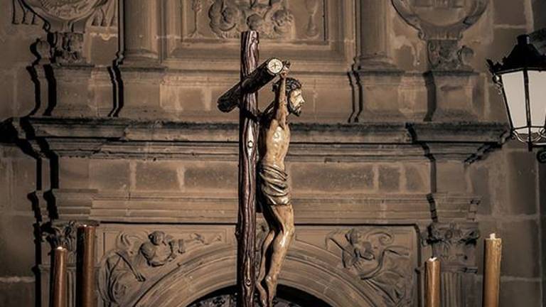 Baeza se sobrecoge de Misericordia en la emotiva noche de Lunes Santo Baeza se sobrecoge de Misericordia en la emotiva noche de Lunes Santo