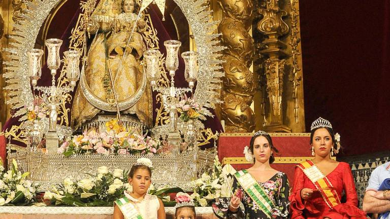 La Reina del Olivar prefiere dar agua para sus aceitunas La Reina del Olivar prefiere dar agua para sus aceitunas