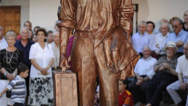 Érase una vez un reino santo y noble Érase una vez un reino santo y noble