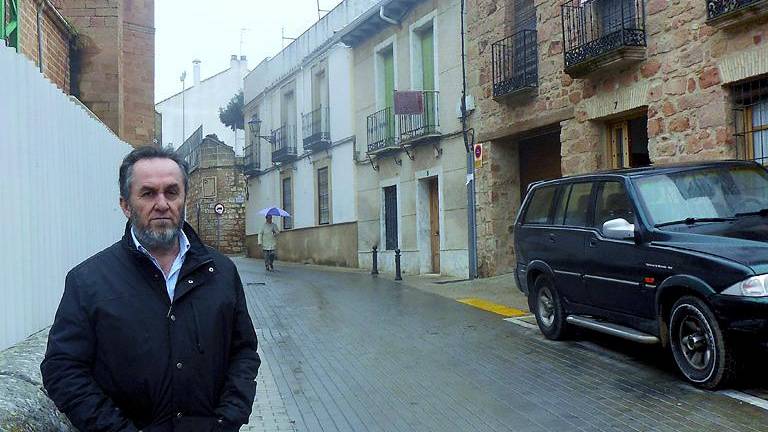 Queja vecinal por la ubicación de una grúa junto a “Santa María” Queja vecinal por la ubicación de una grúa junto a “Santa María”