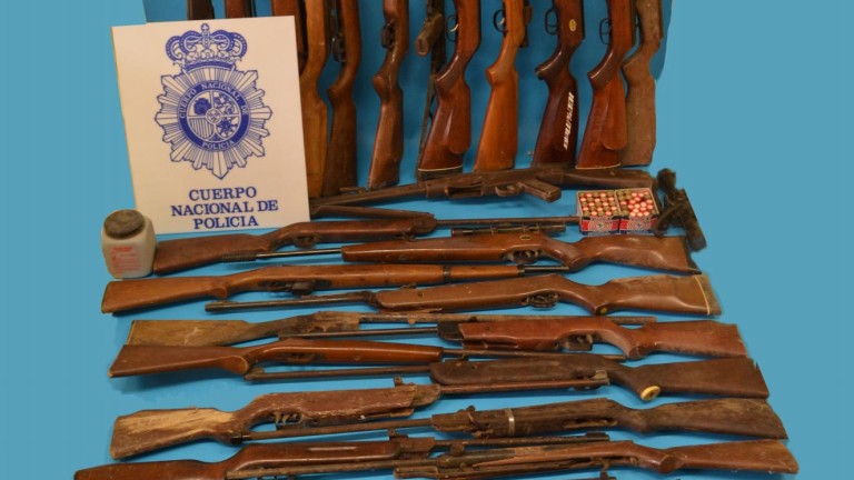 La Policía desactiva dos artefactos explosivos hallados en una vivienda de Linares