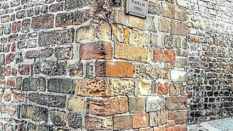 Un camión daña la Puerta de Úbeda en Baeza Un camión daña la Puerta de Úbeda en Baeza