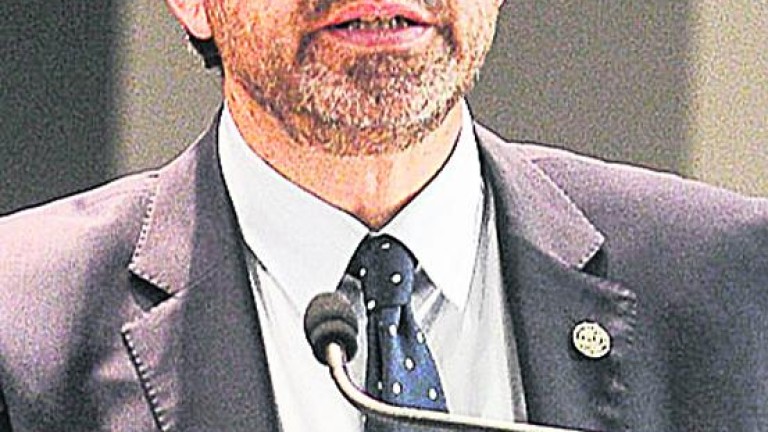Juan Gómez presenta la única candidatura a rector