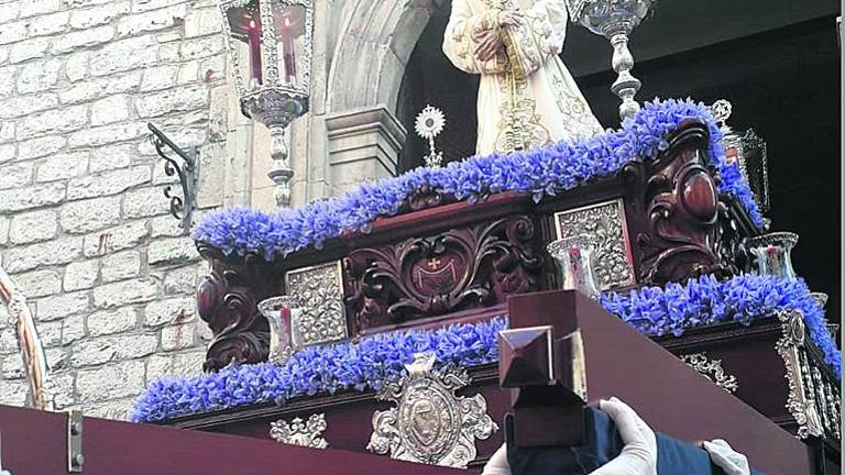 Jesús Cautivo halla amparo en la Virgen de la Trinidad Jesús Cautivo halla amparo en la Virgen de la Trinidad