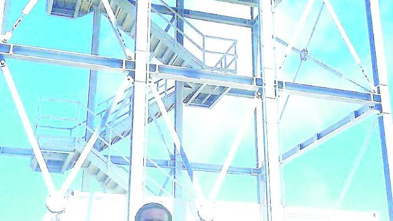 Un telescopio de gran tamaño que cuenta con sello jiennense Un telescopio de gran tamaño que cuenta con sello jiennense