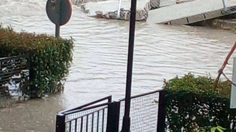 Un manto de granizo trae el invierno en pleno mayo