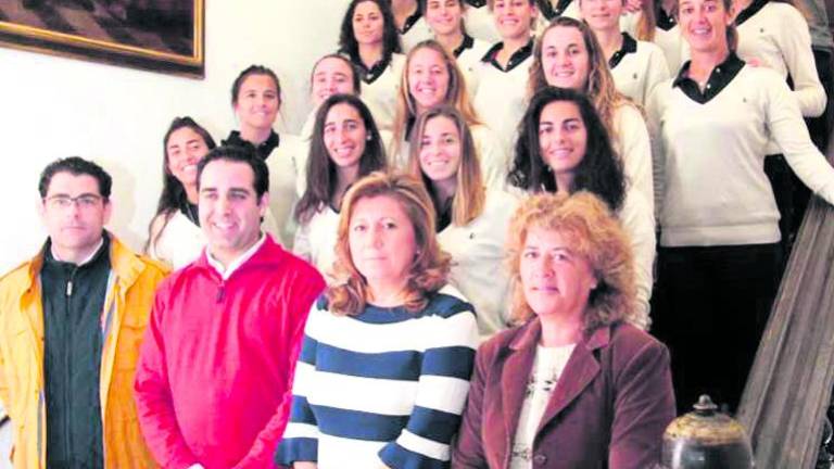 La selección femenina recibe cariño en Alcalá