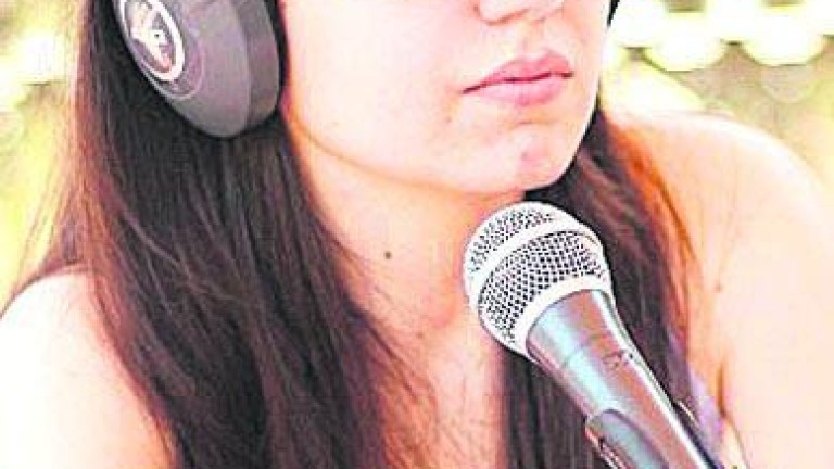 Eva Fernández: Da rienda suelta, desde UniRadio, a su pasión por el periodismo