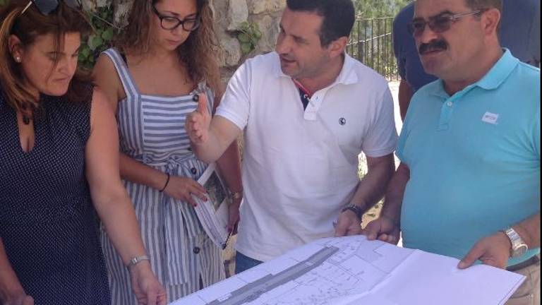 José Castro visita las obras en la travesía José Castro visita las obras en la travesía