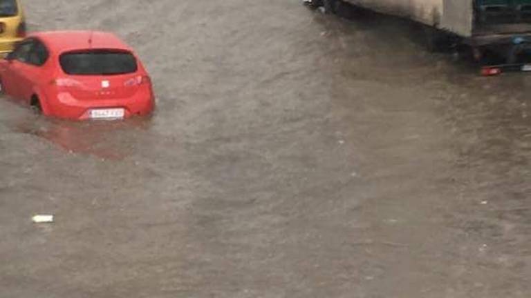 Una lluvia de granizo sorprende a Martos