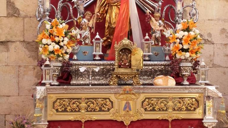 Miles de fieles veneran el Cuerpo de Cristo por las calles de Jaén