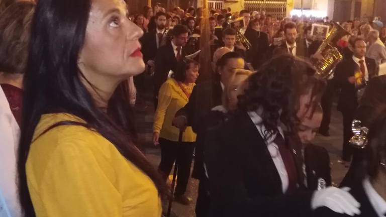 Entrega y pasión a la Virgen Entrega y pasión a la Virgen