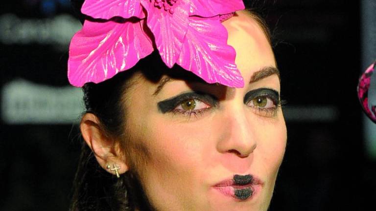 La naturaleza viste a una mujer arriesgada, femenina y elegante La naturaleza viste a una mujer arriesgada, femenina y elegante