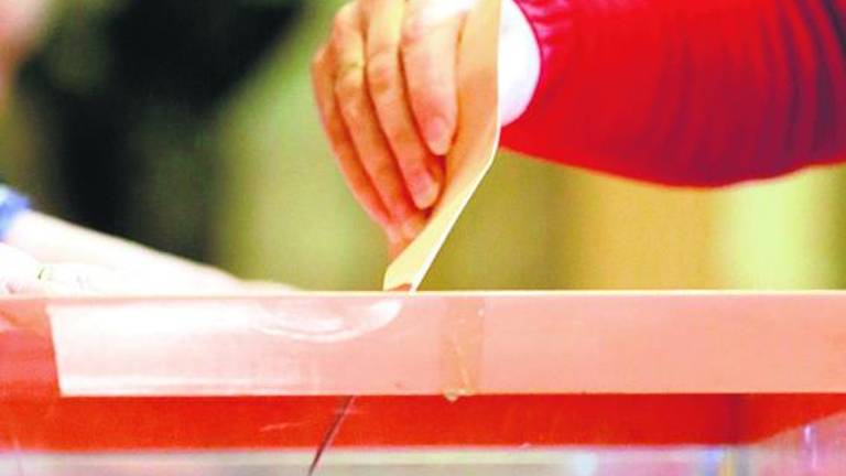 más de 3.800 candidatos compiten por 350 escaños más de 3.800 candidatos compiten por 350 escaños
