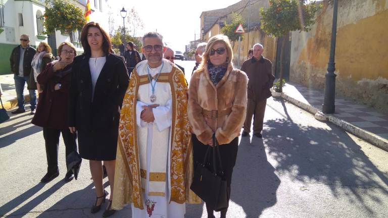 Acunada la reina Inmaculada