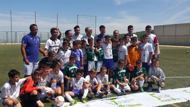 El Atlético Jiennense y la Peña Deportiva conquistan el título femenino y benjamín El Atlético Jiennense y la Peña Deportiva conquistan el título femenino y benjamín
