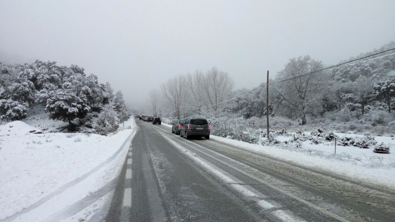 La nieve vuelve a visitar la provincia y causa las primeras incidencias en las carreteras