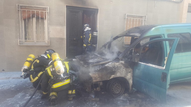 Incendio de un vehículo en Fuerte del Rey