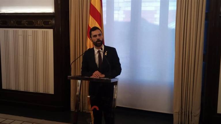 Torrent aplaza el pleno de investidura para garantizar “la inmunidad” de Puigdemont Torrent aplaza el pleno de investidura para garantizar “la inmunidad” de Puigdemont