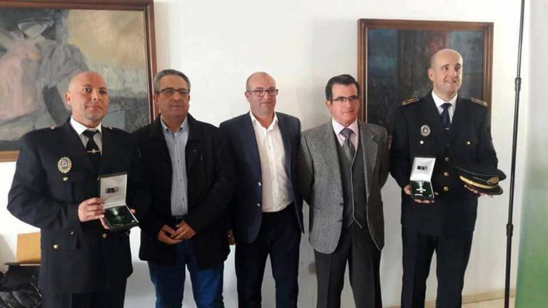 Orden al Mérito de la Policía Local por salvar a una anciana Orden al Mérito de la Policía Local por salvar a una anciana