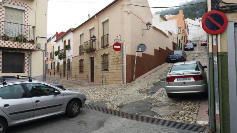 Malestar por la sustitución del adoquinado por asfaltado en el centro Malestar por la sustitución del adoquinado por asfaltado en el centro