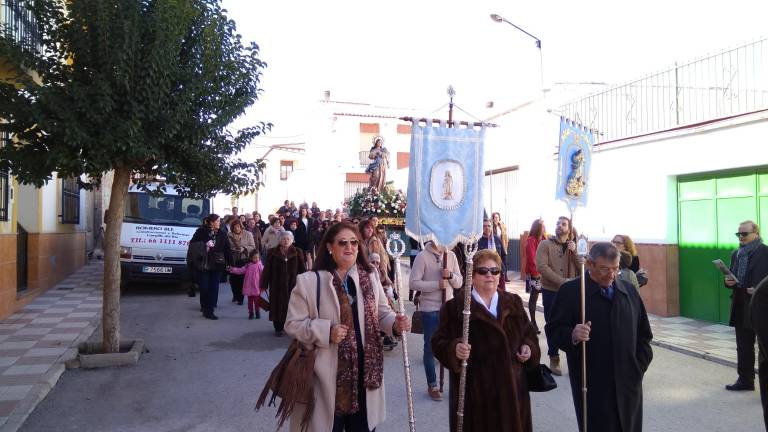 Acunada la reina Inmaculada