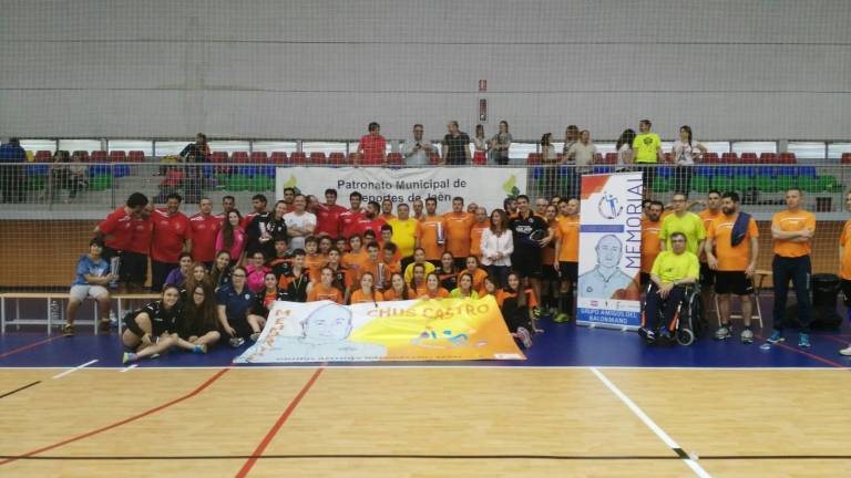 El balonmano rinde un homenaje a Chus Castro por su gran contribución El balonmano rinde un homenaje a Chus Castro por su gran contribución