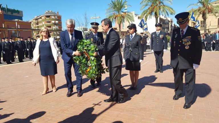 Molina reconoce la “profesionalidad” de la Policía en “estos días difíciles en Cataluña”