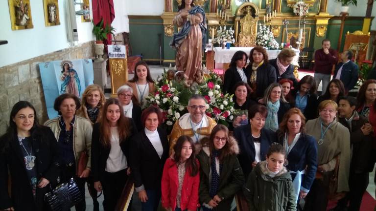 Acunada la reina Inmaculada