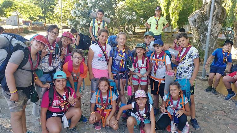 Los jóvenes scouts se van de campamento