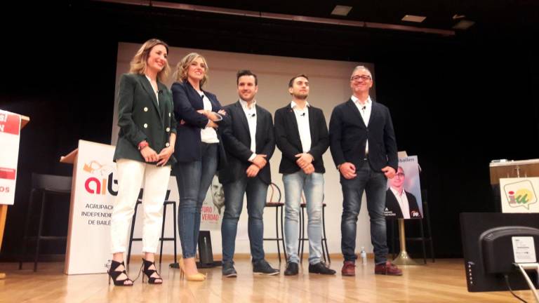 Los cinco candidatos a alcalde se ven las caras en un debate