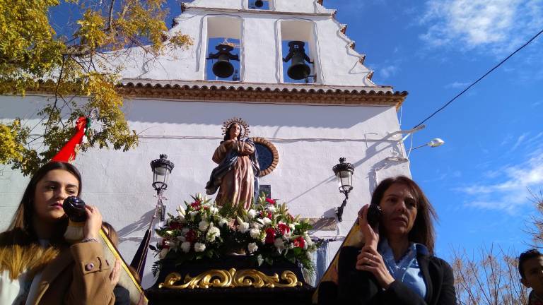 Acunada la reina Inmaculada