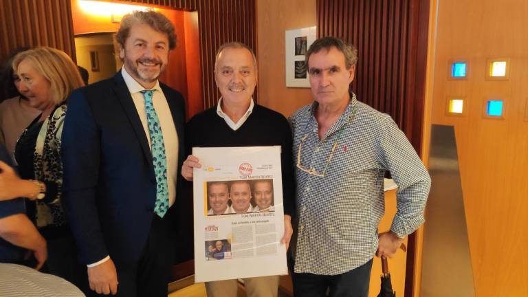 Martín Benítez, homenajeado por sus tertulianos de radio