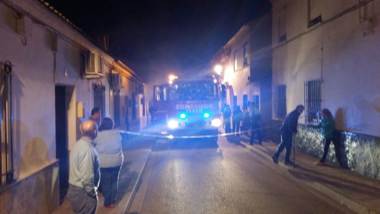 Dos heridos en un incendio en una casa en Andújar