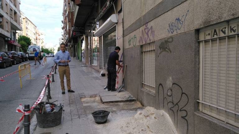 El Ayuntamiento repara el pavimento de la calle Millán de Priego El Ayuntamiento repara el pavimento de la calle Millán de Priego