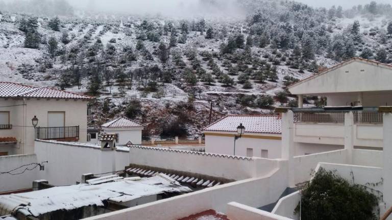 La nieve obliga a circular con cadenas en diez vías