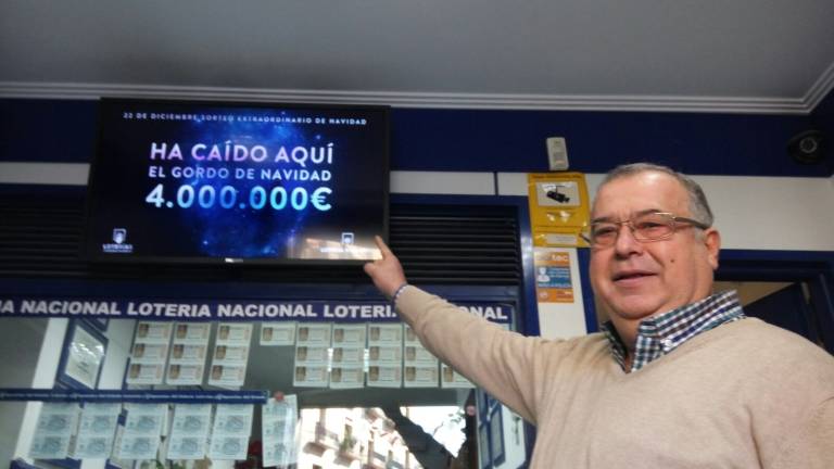 ¡Antonio Jiménez reparte El Gordo en Baeza! ¡Antonio Jiménez reparte El Gordo en Baeza!
